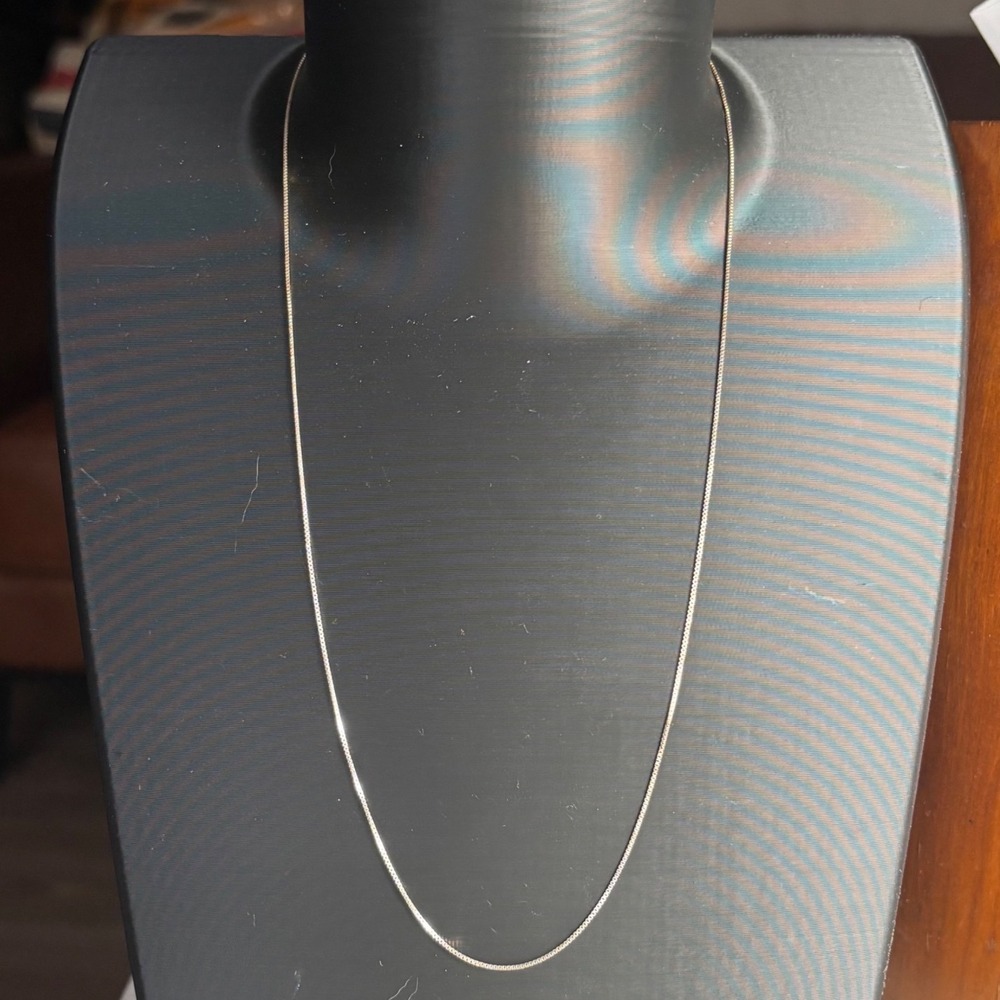 VTG 925 Sterling Silver 18" Box Chain Necklace 1.35g Dainty Venetian Link Italy